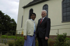 Hilfsaktion-HMK-2016-06-19Appel-u-DrPeter-Nyunt-3-scaled